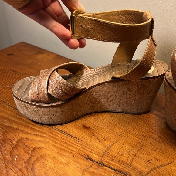 Tory Burch Snake/Python Print Cork Bed Leather Wedges Size 7.5 - Picture 2 of 8